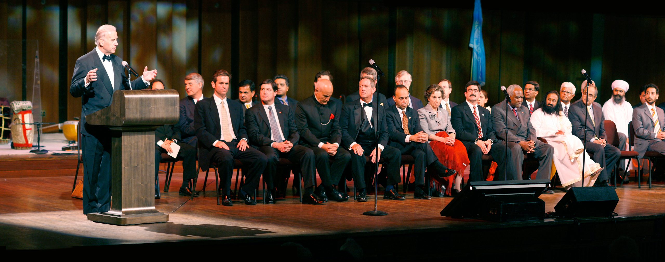 Social Impact - Politicians, Gurudev and spiritual leaders assemble on a stage