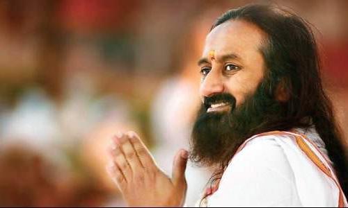 Gurudev-hands-folded-beautiful