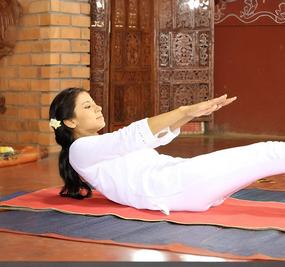 Kamlesh Barwal doing naukasan